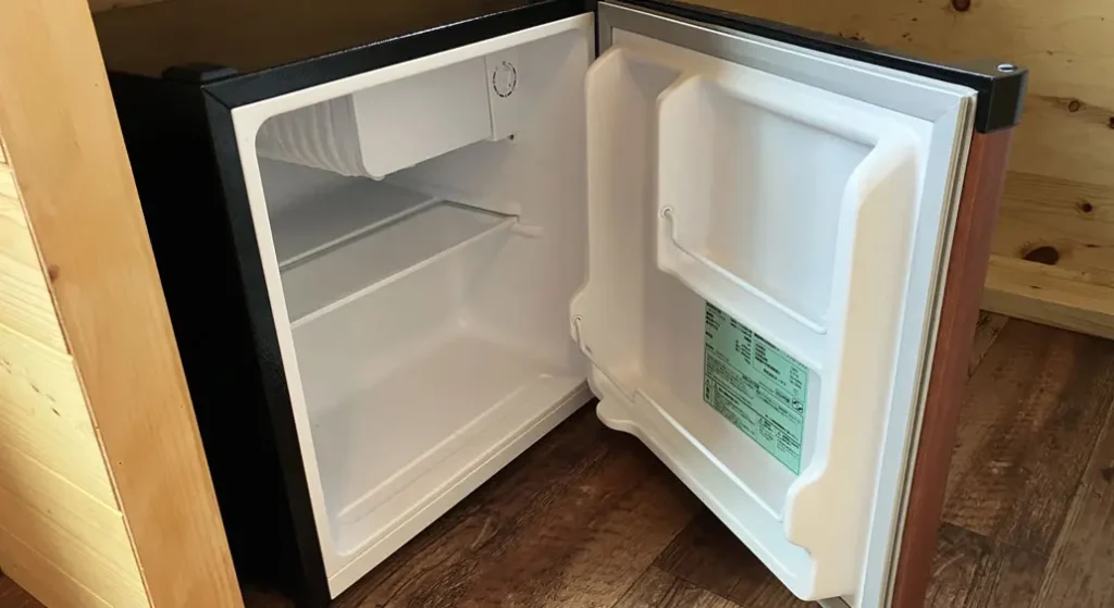 くれあそびトレーラーハウス内の冷蔵庫
