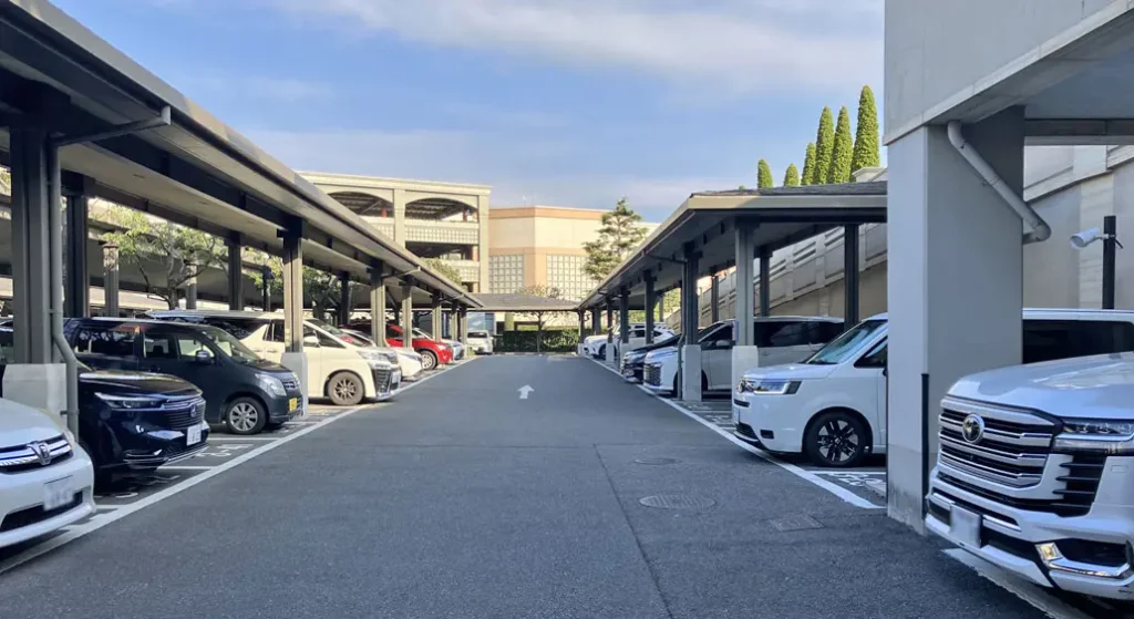 ディズニーシーホテルミラコスタの平面駐車場（屋外）の様子2