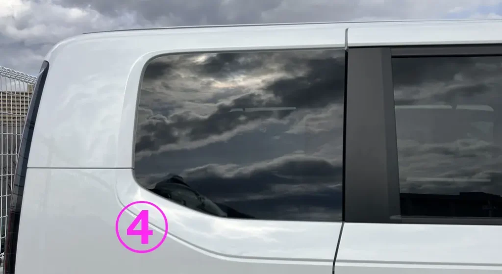 ステップワゴンAIR EX e:HEVのリアクオーターウインドウのサイズ